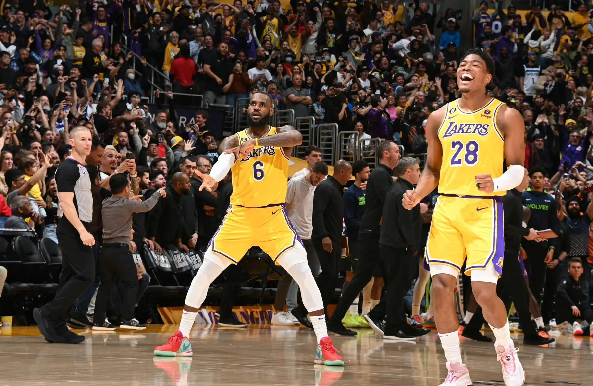 爱游戏体育-Scout重返赛场，最后时刻胜出首场状态出色，热火观众沸腾！