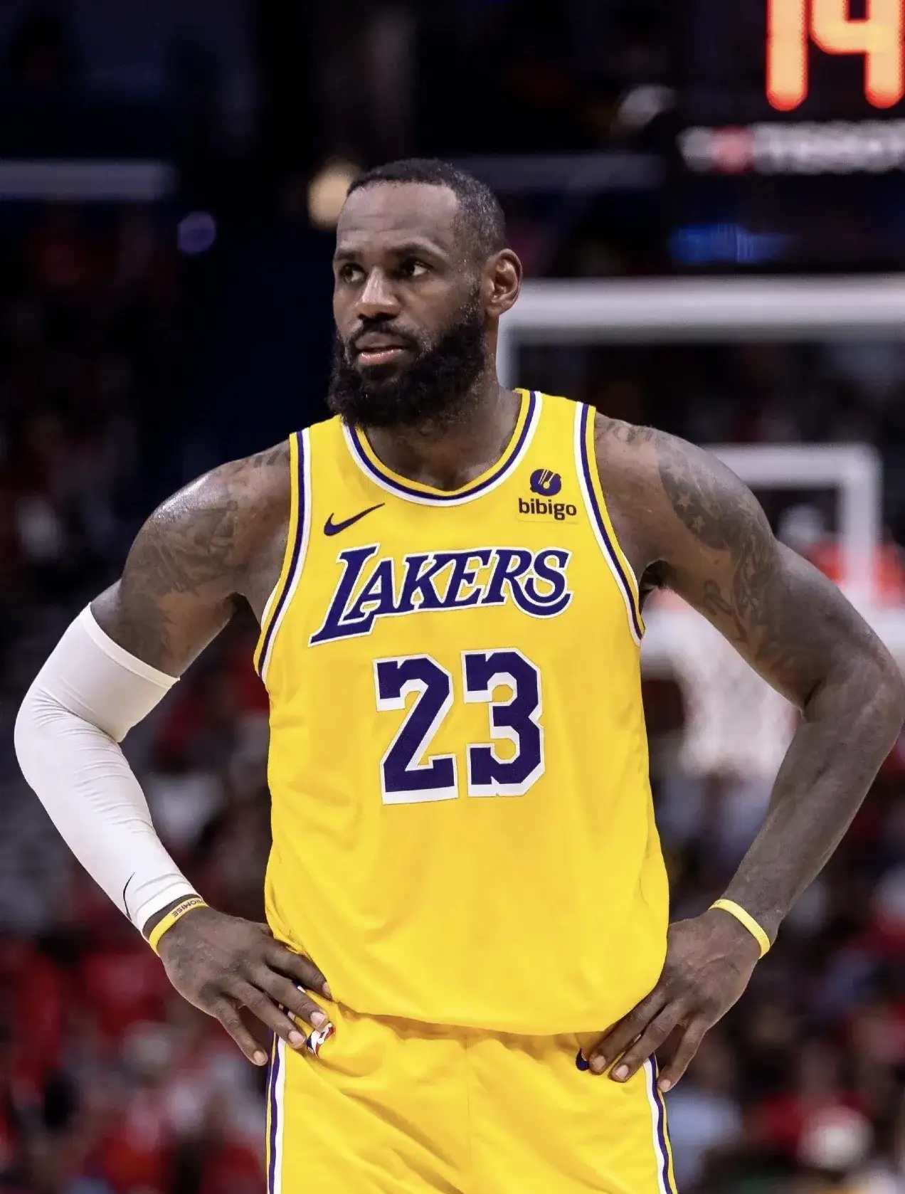 AYX SPORTS-詹姆斯赛事官方发布惊险取胜新规，湖人争议不断！的简单介绍