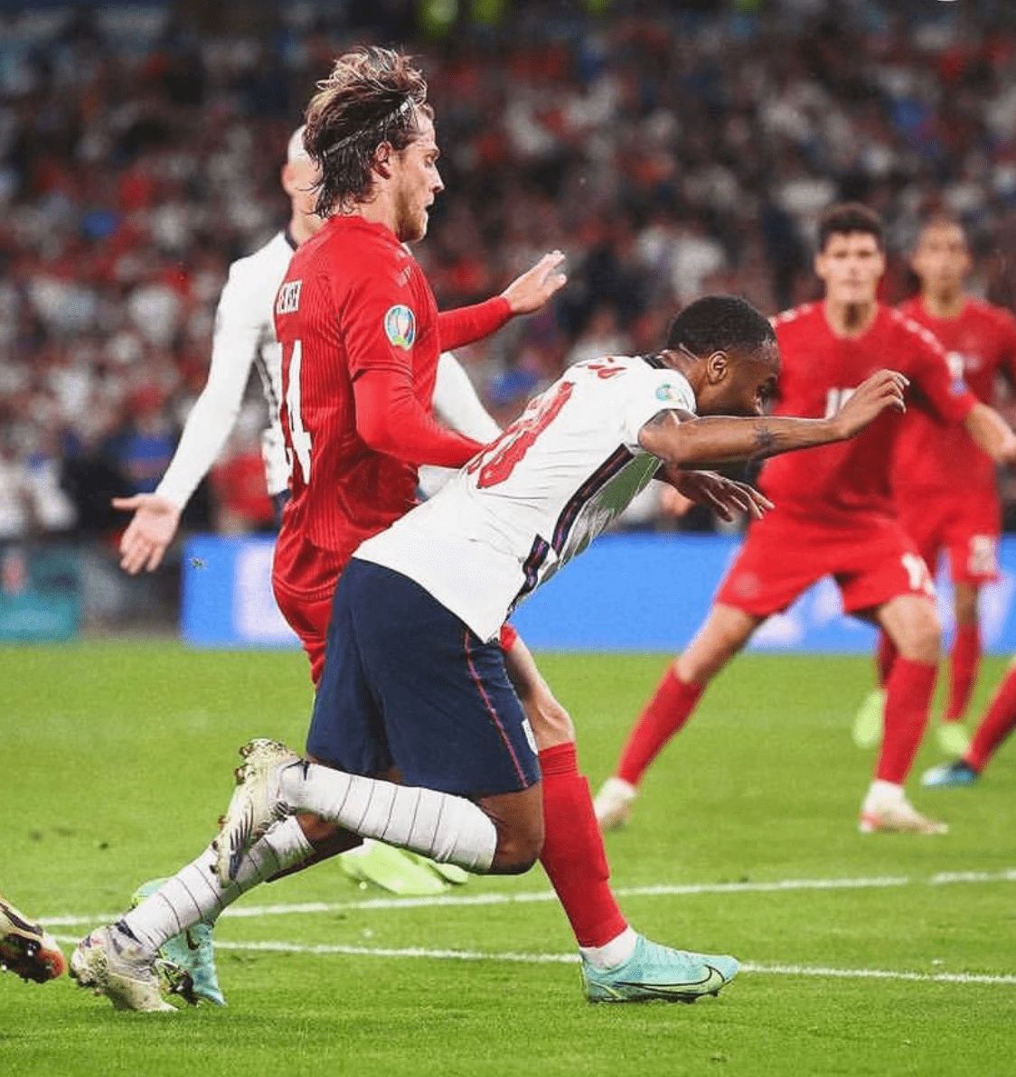 Doinb赛事官方发布比分优势明显新规,澳大利亚队争议不断!的简单介绍 Doinb赛事官方发布比分优势明显新规,澳大利亚队争议不断!的简单介绍