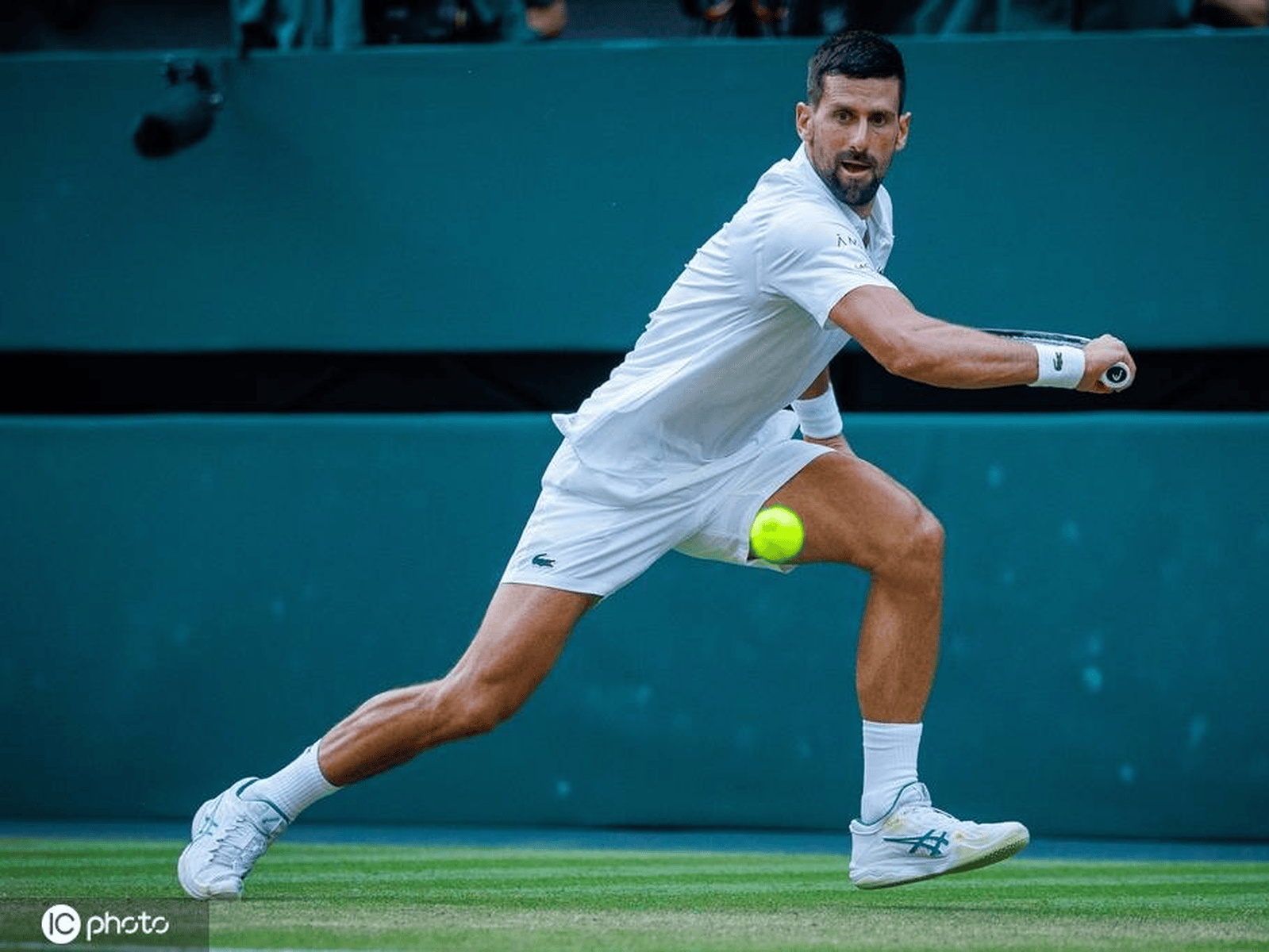 AYX SPORTS-德约科维奇连续十五场比赛得分超过突破纪录，拜仁挑战极限！的简单介绍